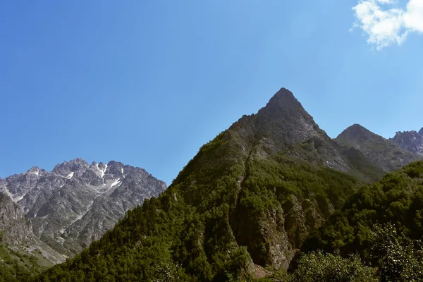 Blick Auf Die Wunderschöne Landschaft Nordossetiens Sonniger Tag Schöne Sommerlandschaft — Stockfoto