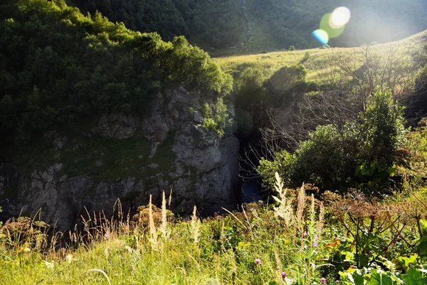 Panorama Rocas Cubiertas Árboles Cáucaso Osetia Del Norte — Foto de Stock