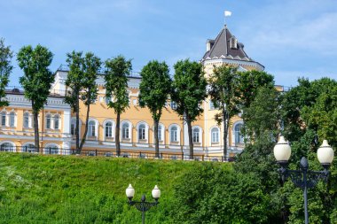 Volga Nehri setinden, Rusya 'nın Yaroslavl kentindeki Kuzey Demiryolu İdaresi' nin binasına bakın.