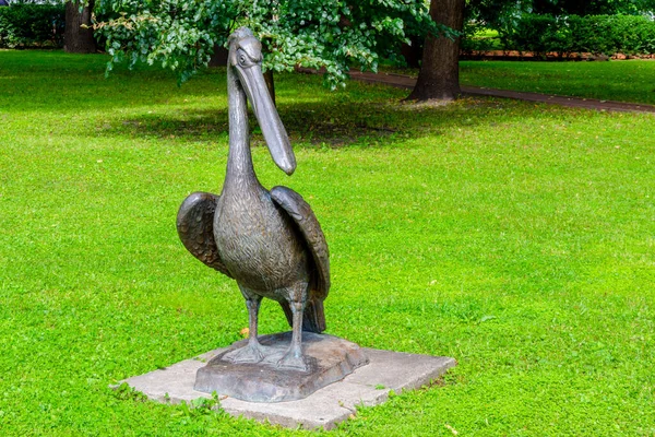 Pelikanfigur Von Surab Zereteli Garten Des Gouverneurs Jaroslawl Russland — Stockfoto