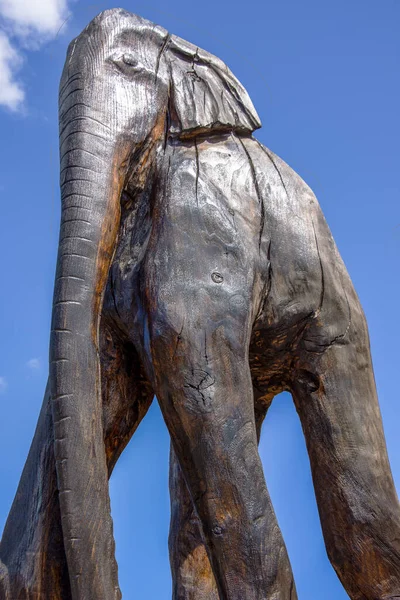 Grande Statuetta Legno Elefante Contro Cielo — Foto Stock