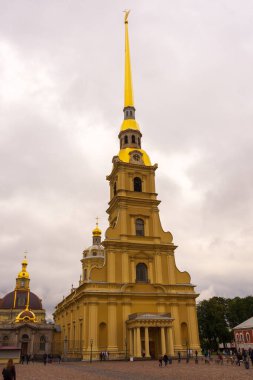 Rusya, Saint Petersburg - 28 Ağustos 2020: Peter ve Paul Katedrali Saint Petersburg
