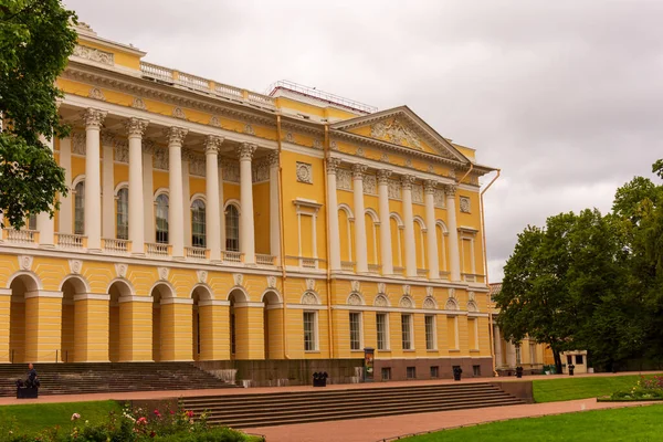 Rosja Sankt Petersburg Sierpnia 2020 Muzeum Rosyjskie Lub Pałac Michajłowskiego — Zdjęcie stockowe