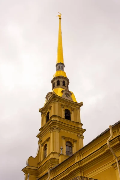 Torretas Campanario Catedral Pedro Pablo San Petersburgo Rusia — Foto de Stock