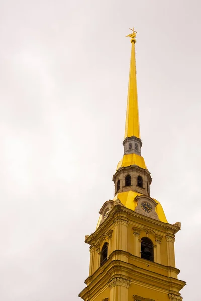 Torretas Campanario Catedral Pedro Pablo San Petersburgo Rusia — Foto de Stock