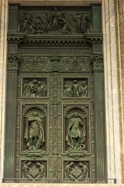 St. Petersburg, Rusya 'daki St. Isaac Katedrali cephesinin ayrıntıları.