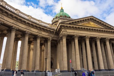 Rusya, St. Petersburg - 28 Ağustos 2020: Kazan Katedrali 'nin manzarası ve St. Petersburg' daki dekorasyonunun detayları