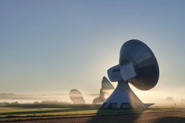 Soleil Lève Lumière Matin Éclaire Les Antennes Ville Raisting Allemagne — Photo