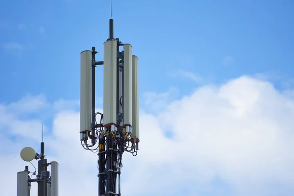Uma Torre Telecomunicações Mastro Com Antena Banda Hepta Incluindo Lte — Fotografia de Stock