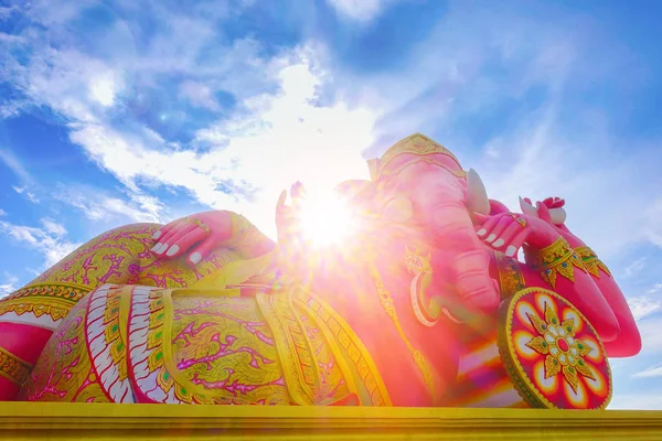 Ganesha Oder Elefantengott Statue Des Indischen Gottes Mit Blauem Himmelshintergrund — Stockfoto