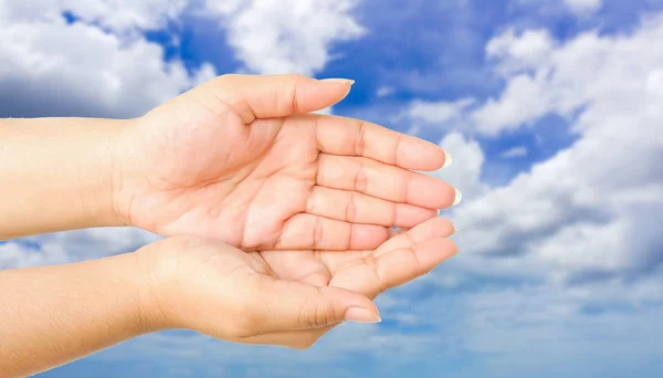 Menselijke Hand Gebaar Met Blauwe Hemelachtergrond Tonen — Stockfoto