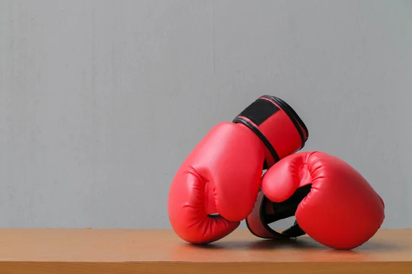 Gants Combat Rouges Isolés Sur Fond Blanc — Photo