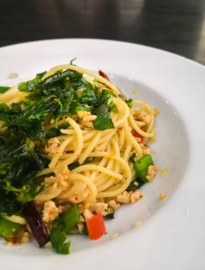Spagetti beyaza yakın plaka İtalya besindir