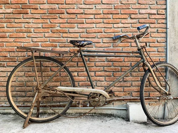 Stary Rower Vintage Czerwonej Cegły Rustykalne Tło Bliska — Zdjęcie stockowe