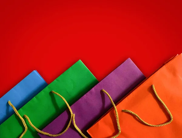 Vista superior do saco de compras de papel colorido — Fotografia de Stock