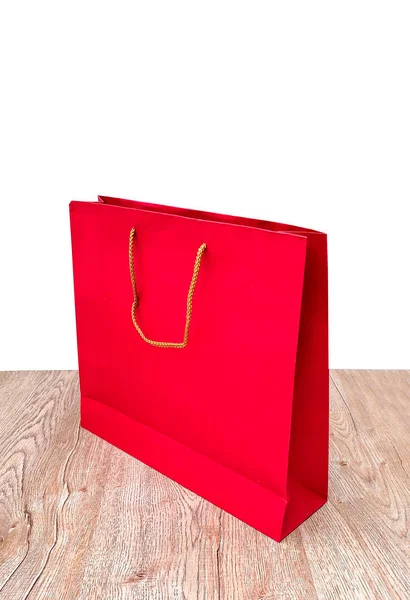 Sacchetto di carta rossa isolato su bianco — Foto Stock