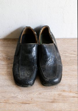 eski vintage deri ayakkabı ahşap koymak