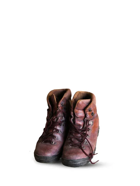 Rustik gammal brun lädersko isolerad — Stockfoto