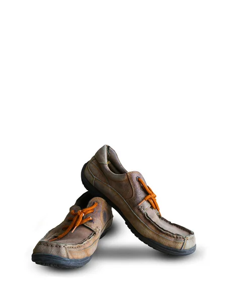 Rustik gammal brun lädersko isolerad — Stockfoto