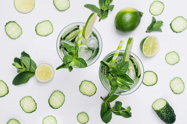 Summer Fresh Background Cold Natural Refreshing Cocktail Slices Cucumber Lime — Stock Photo, Image