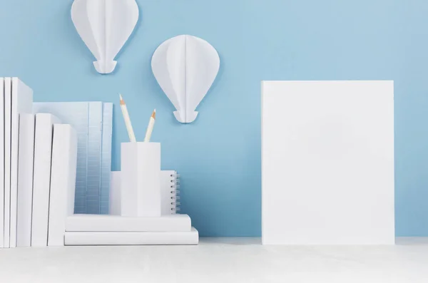 Plantilla Escolar Libros Blancos Papelería Papel Blanco Balones Decorativos Origami — Foto de Stock