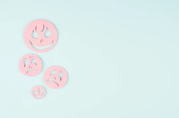 Fundo Halloween Emoji Caras Assustador Rosa Papel Redução Cor Casa — Fotografia de Stock