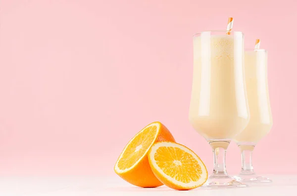 Spring Fresh Orange Milkshake Juicy Slices Oranges Striped Straws Soft — Stock Photo, Image