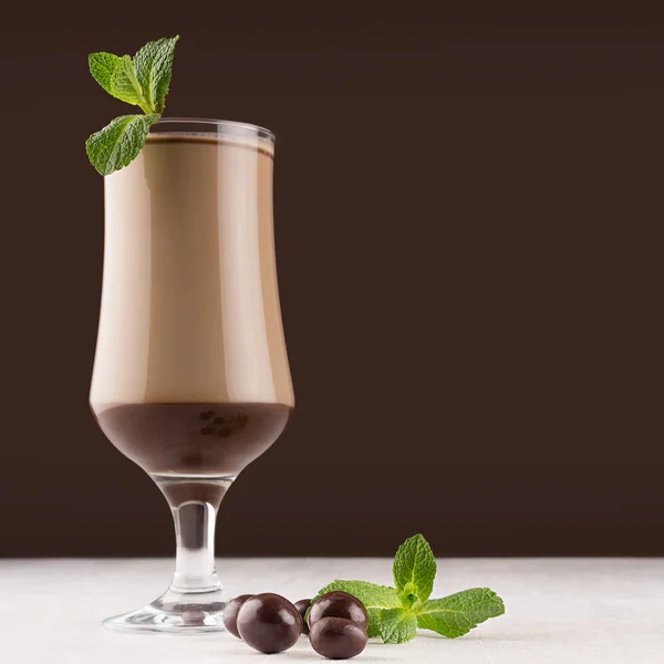 Bebida Fresca Postre Chocolate Vaso Con Menta Verde Fresca Con — Foto de Stock