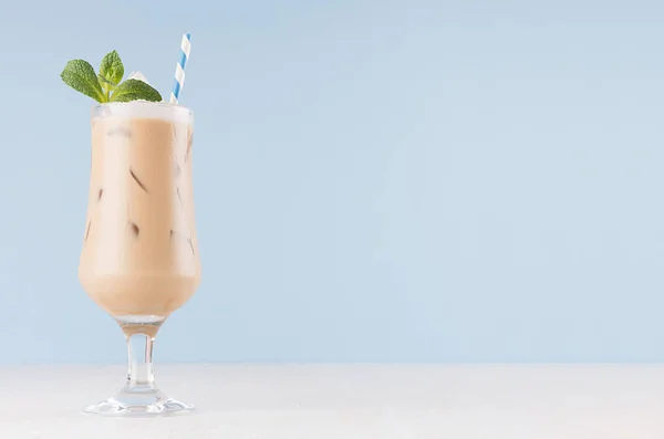 Sweet Refreshing Alcoholic Creamy Drink Goblet Ice Cubes Green Mint — Stock Photo, Image