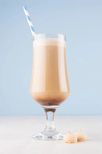 Cappuccino Coffee Elegant Glass Foam Striped Straw Cookies White Wood — Stock Photo, Image
