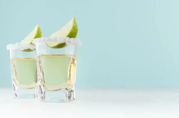 Zlatá Mexická Alkoholová Pila Tequilu Králičím Vápnem Sůl Ostří Při — Stock fotografie