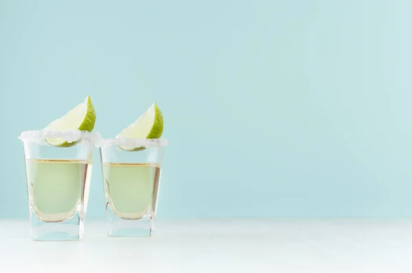 Golden Mexican Tequila Shot Drinks Salty Rim Piece Lime Elegant — Stock Photo, Image
