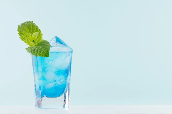 Tropical Fresh Blue Shot Drink Curacao Ice Cubes Green Mint — Stock Photo, Image