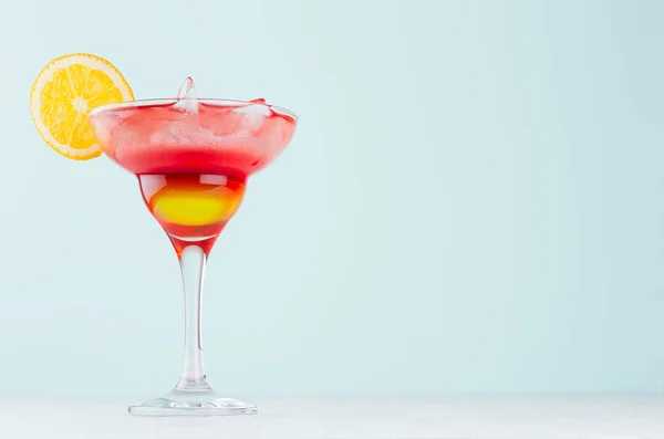 Alcool Jus Fruits Cocktail Rouge Avec Liqueur Rouge Jaune Orange — Photo