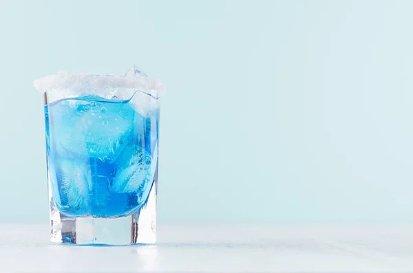 Margarita Bebida Azul Verão Fresco Para Festa Com Cubos Gelo — Fotografia de Stock