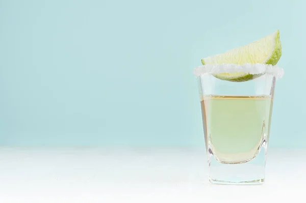 Alcohol Cocktail Celebration Golden Tequila Salt Rim Juicy Green Lime — Stock Photo, Image