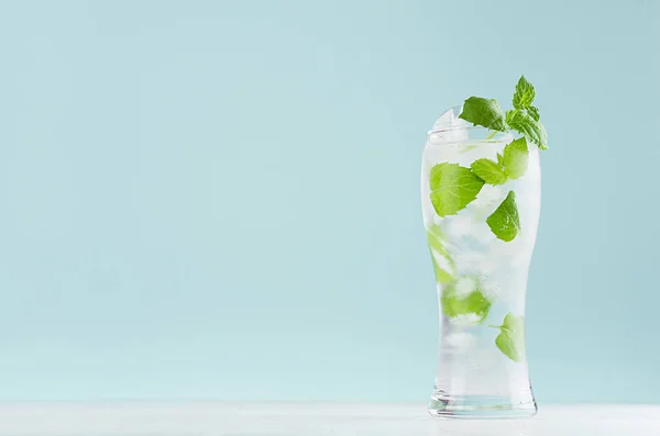 Homemade Diet Lemonade Mint Leaf Ice Cubes Soda Misted Glass — Stock Photo, Image