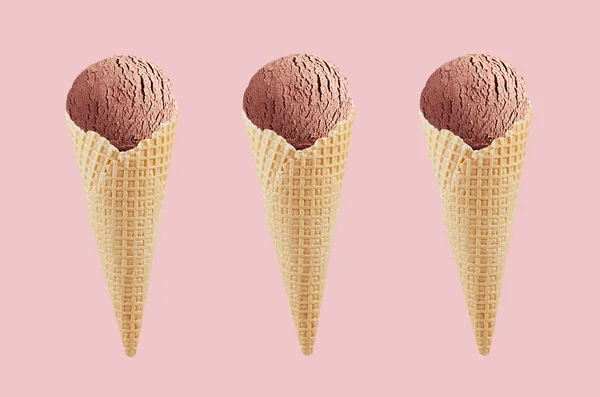 Set Tre Gelati Cioccolato Coni Cialde Croccanti Sfondo Rosa Pastello — Foto Stock