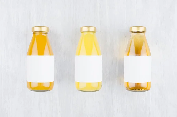 Set Van Biologische Vruchtensappen Sinaasappelsap Mango Appel Glazen Flessen Met — Stockfoto