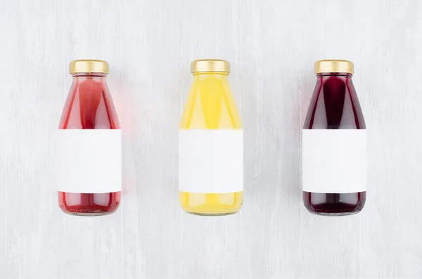 Set Van Biologische Vruchtensappen Sinaasappelsap Aardbei Bes Glazen Flessen Met — Stockfoto