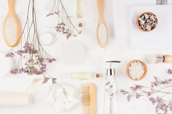 Verse Natuurlijke Eco Accessoires Cosmetica Voor Badkamer Met Elegante Lavendel — Stockfoto