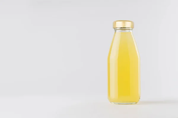 Jus Ananas Jaune Bouteille Verre Avec Bouchon Maquette Sur Fond — Photo