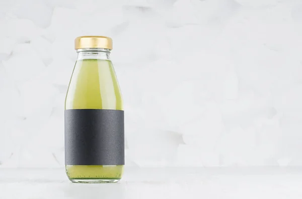 Groene Kiwi Sap Glazen Fles Met Gouden Dop Zwarte Blanco — Stockfoto