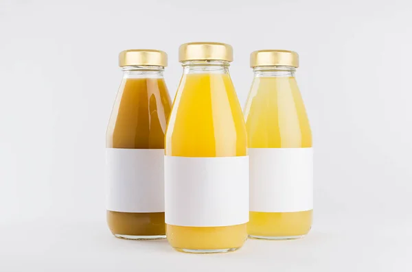 Oranje Gele Vruchtensappen Collectie Glazen Flessen Met Dop Witte Blanco — Stockfoto