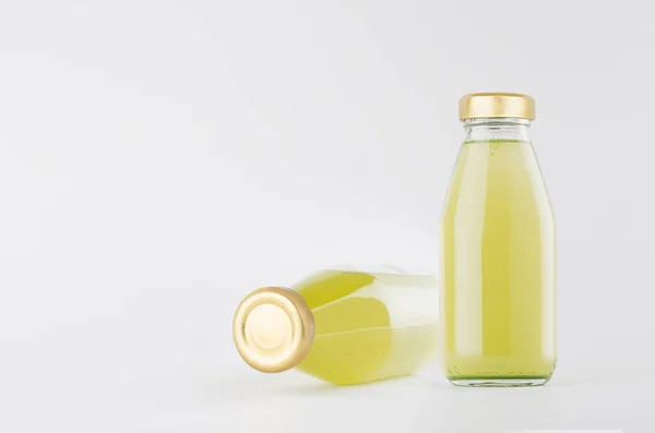Groene Groenten Sappen Glazen Flessen Met Gouden Lege Dop Voor — Stockfoto