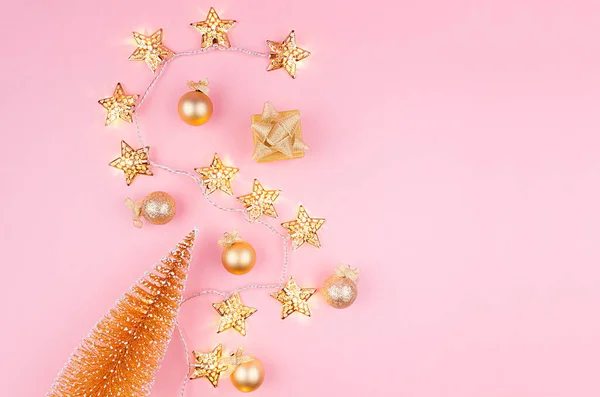 Golden Christmas Decorations Christmas Tree Glowing Stars Garland Soft Light — Stock Photo, Image