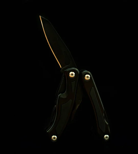 Многофункциональный Многоинструментальный Нож Черном Фоне Универсальная Концепция Ножа Случаев — стоковое фото