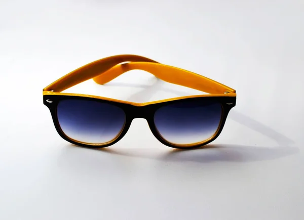 Beyaz Arka Planda Güneşten Gelen Fasion Güvenlik Gözlükleri Boş Zaman — Stok fotoğraf