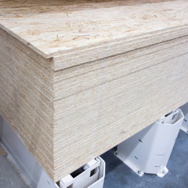 Çizgili tahta, arkaplan. Baskıların tahıl dokusuna sahip. Çizgili tahta..