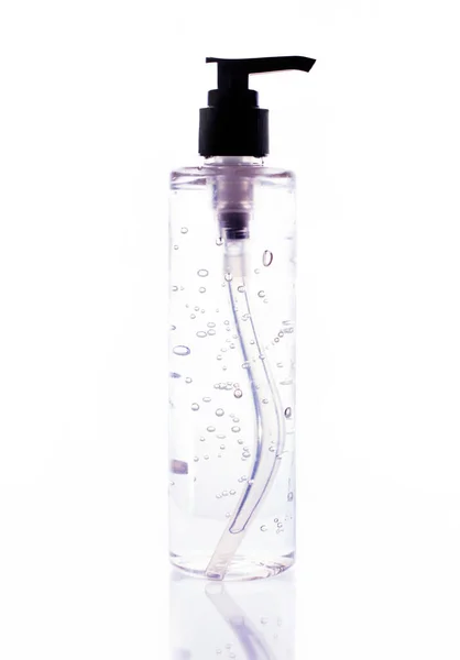 凝胶清洁剂在一个透明的瓶子中隔离的白色背景 保护病毒感染 — 图库照片